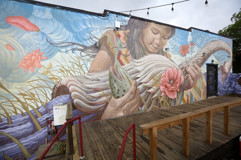 Meere retten mit Murals - Sea Walls - Frau mit Meerestiere